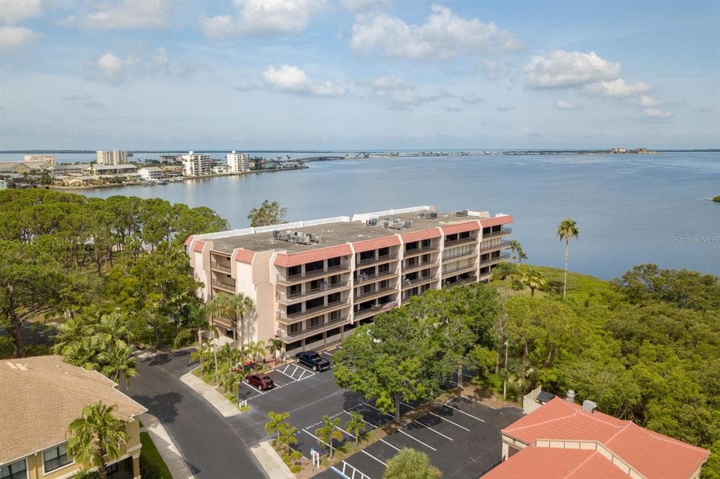 2700 BAYSHORE BOULEVARD UNIT 11201 DUNEDIN, FL 34698
