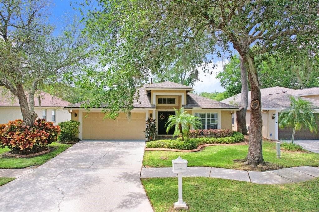 4513 PRESTON WOODS DRIVE VALRICO, FL 33596