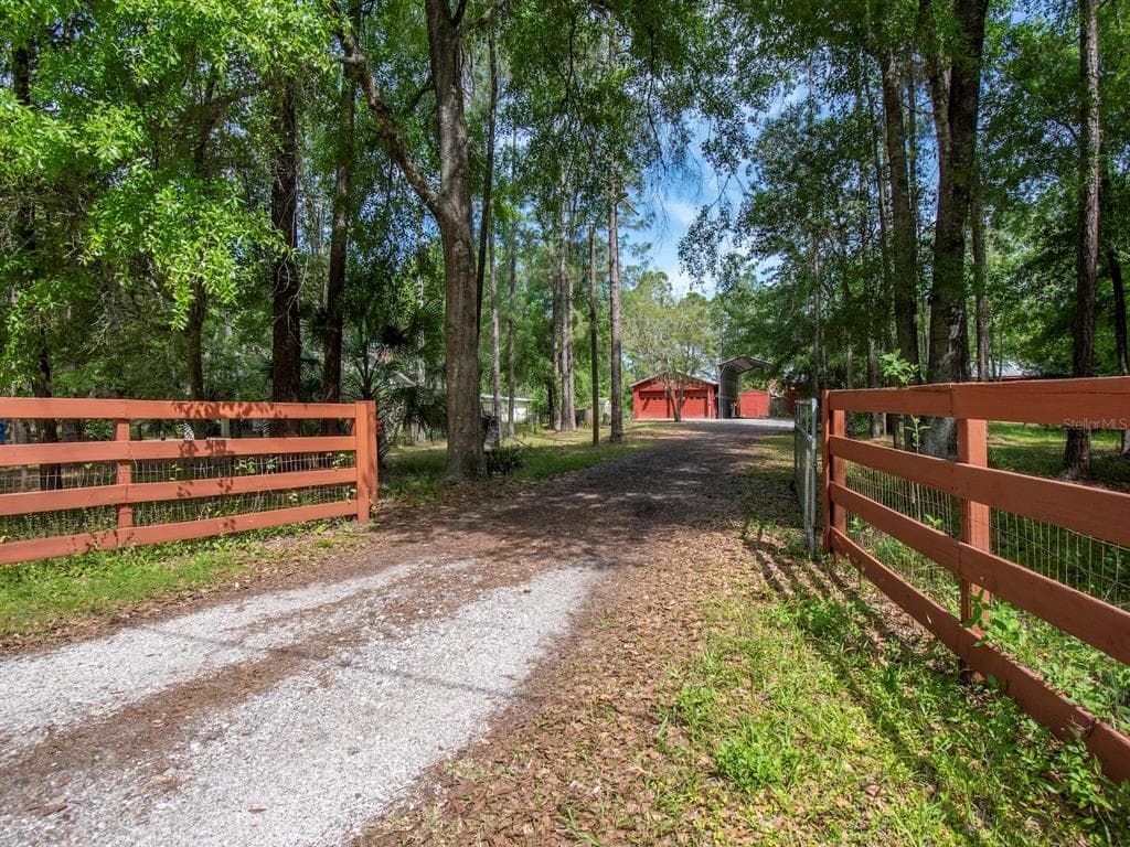 27301 GREEN WILLOW RUN WESLEY CHAPEL, FL 33544