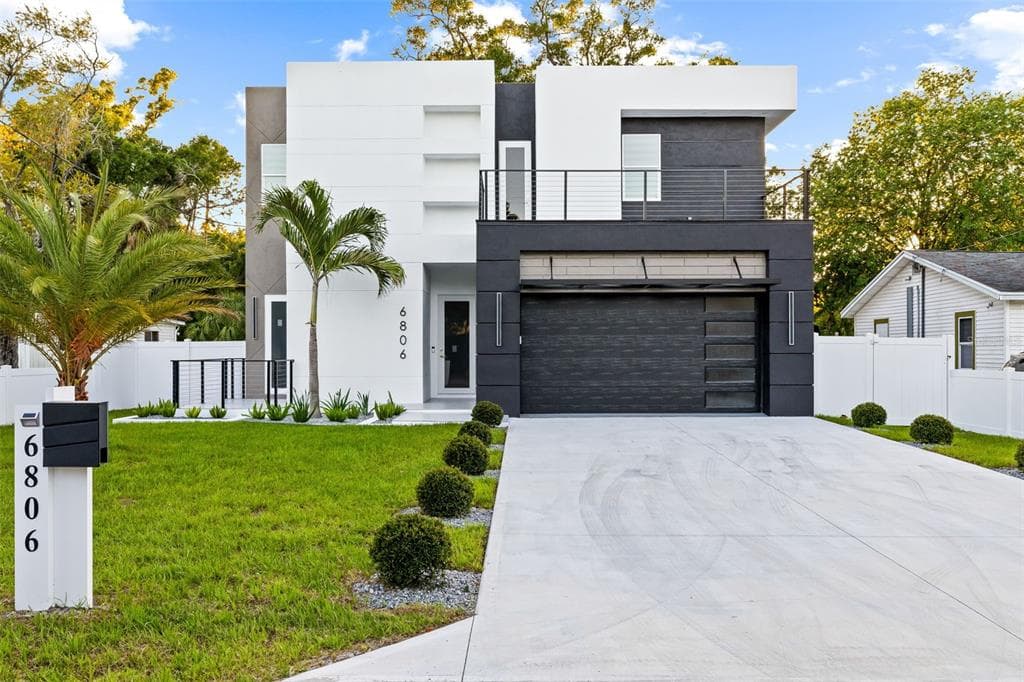 6806 N BOULEVARD TAMPA, FL 33604