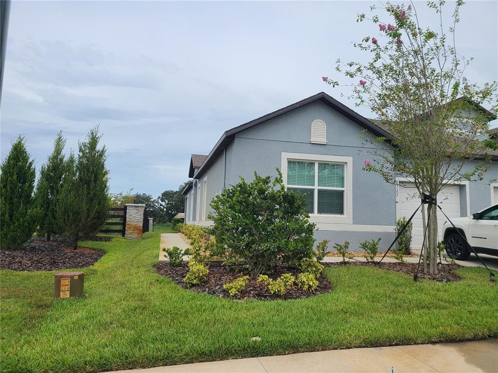 6727 RIPPLE POND LOOP ZEPHYRHILLS, FL 33541