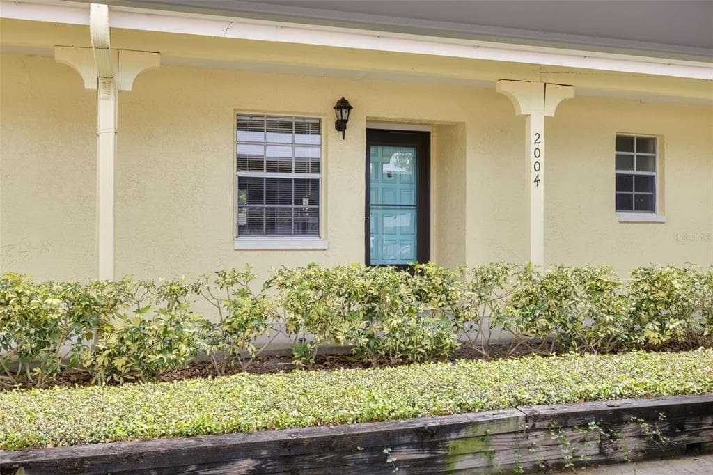 2465 NORTHSIDE DRIVE UNIT 2004 CLEARWATER, FL 33761