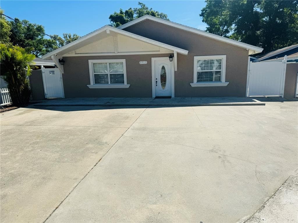 6913 N HALE AVENUE TAMPA, FL 33614