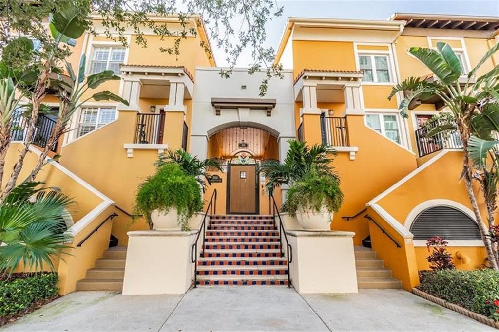 100 4TH AVENUE S UNIT 121