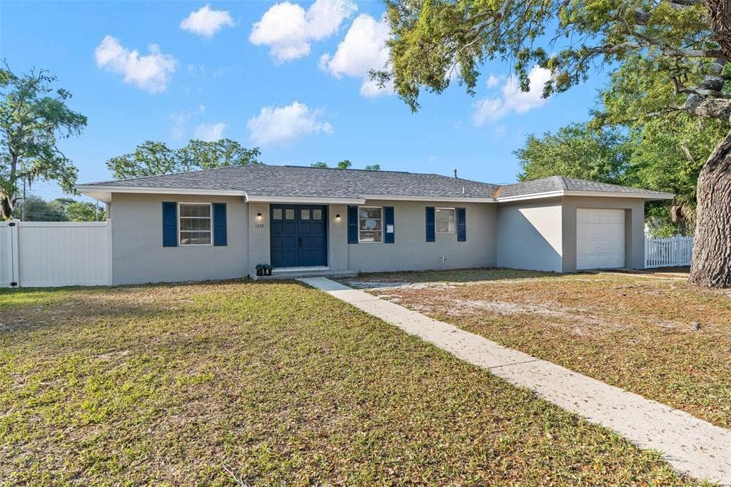 1239 LODGE CIRCLE