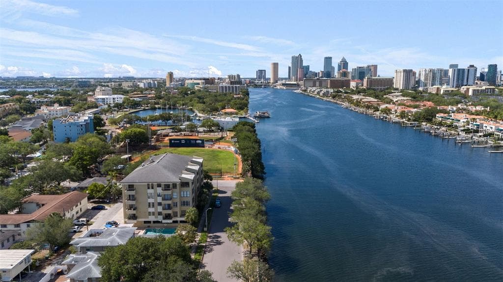 1 BARBADOS AVENUE UNIT 2D TAMPA, FL 33606