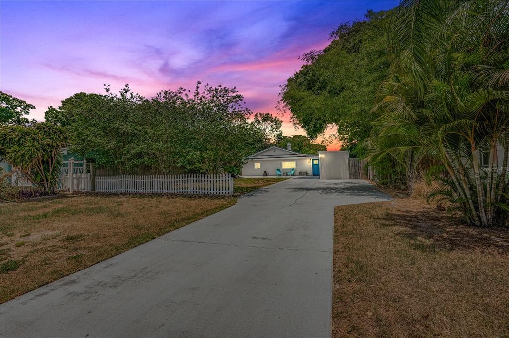 1745 11TH AVENUE N ST PETERSBURG, FL 33713