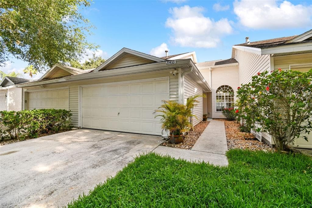21433 CLUBSIDE LOOP LUTZ, FL 33549