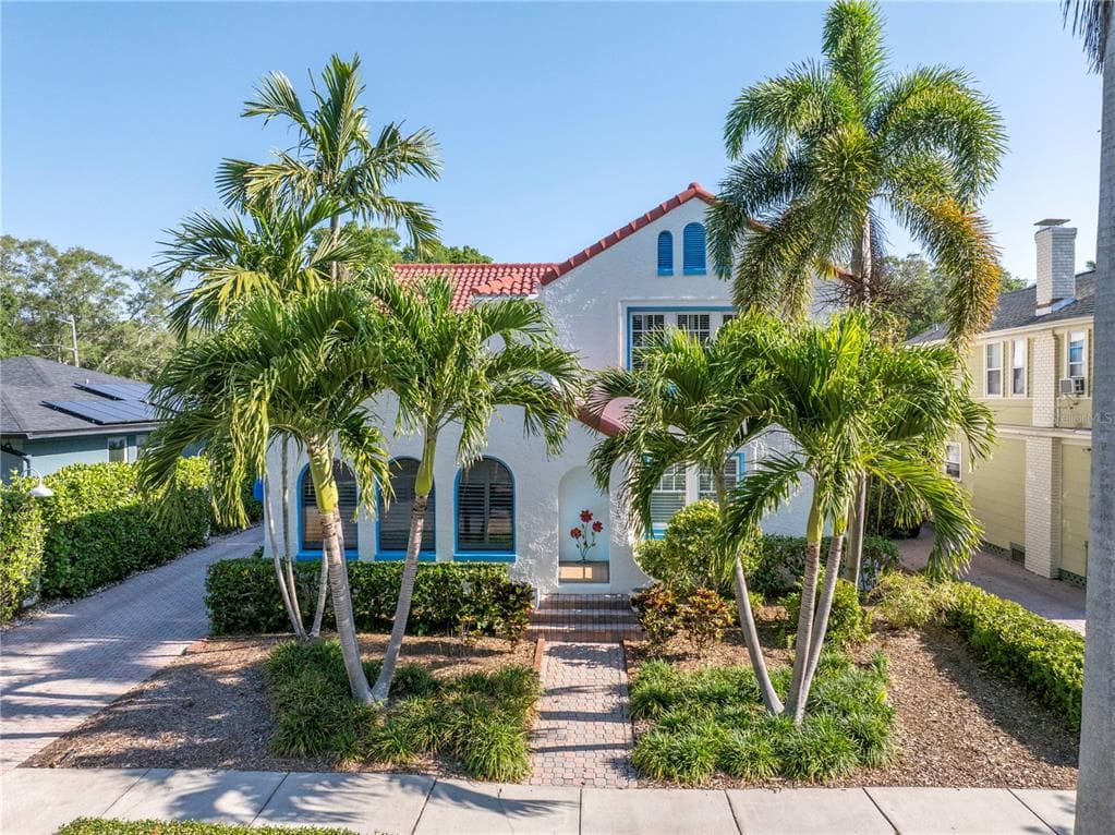 615 16TH AVENUE NE ST PETERSBURG, FL 33704