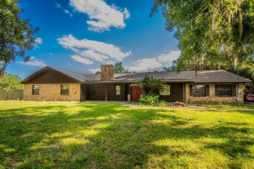 4805 BUGG ROAD PLANT CITY, FL 33567