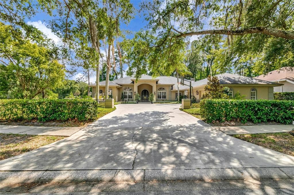 6515 STONINGTON DRIVE S