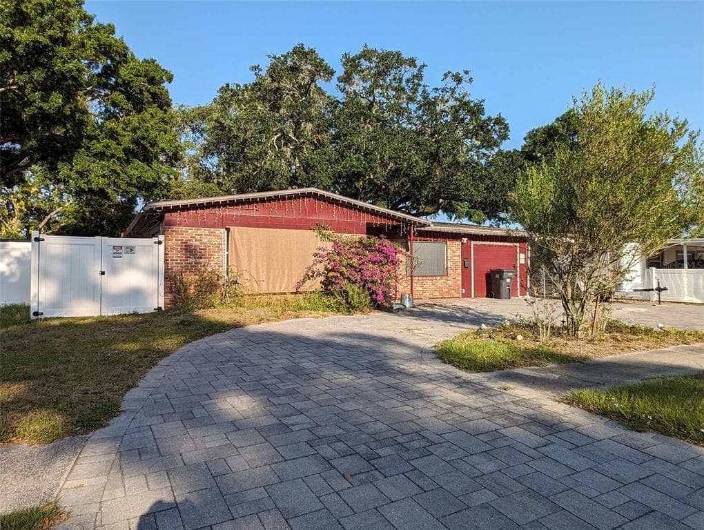 5619 GATEWAY DRIVE TAMPA, FL 33615