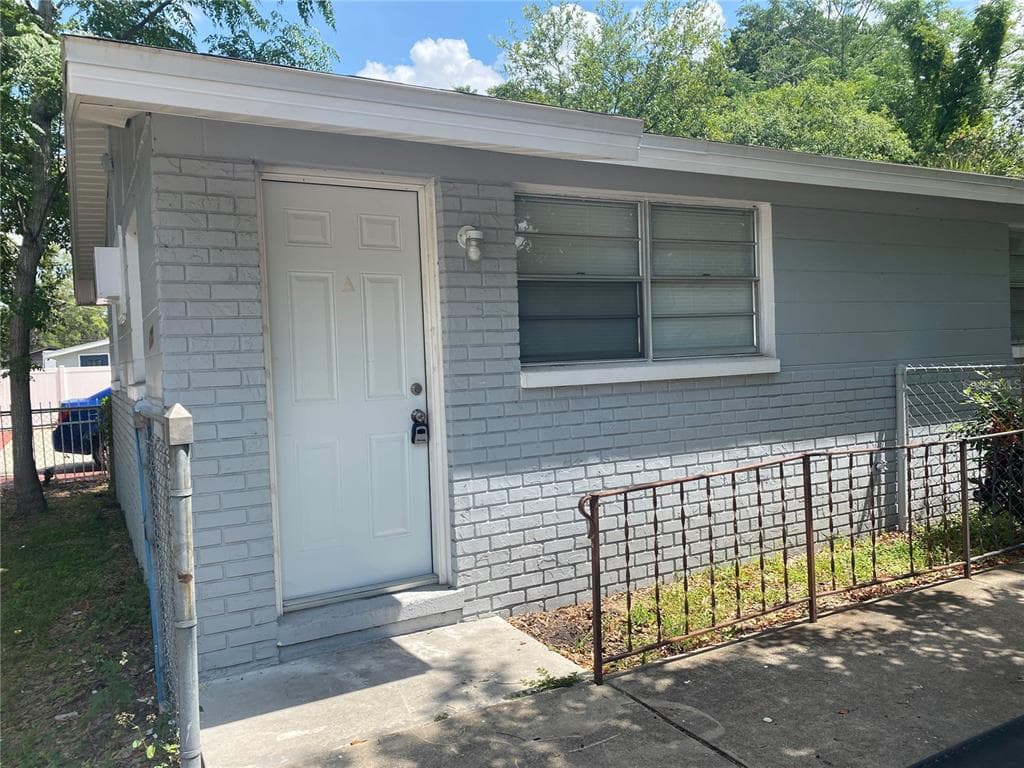 9709 E CASTLE COURT UNIT A TAMPA, FL 33612