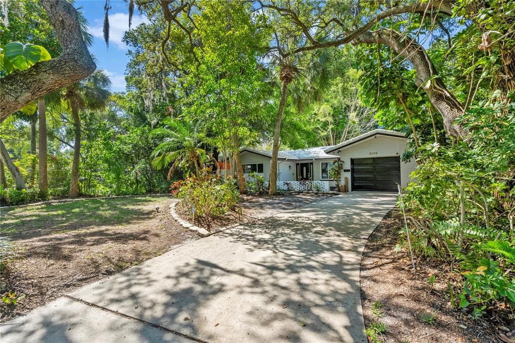 8228 26TH AVENUE N ST PETERSBURG, FL 33710