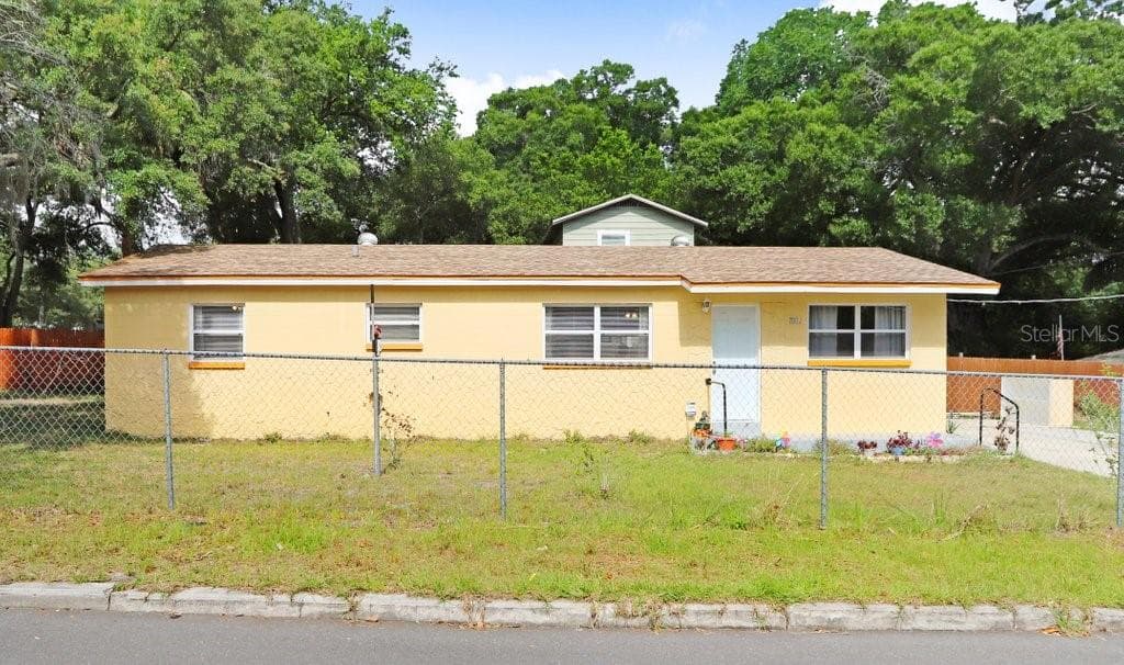 7802 N RIVERDALE AVENUE TAMPA, FL 33604