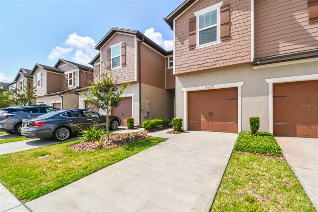 9225 HILLCROFT DRIVE