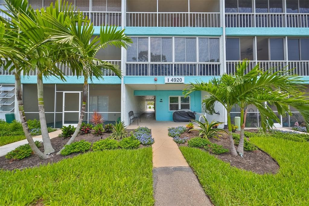 4920 38TH WAY S UNIT 209 ST PETERSBURG, FL 33711