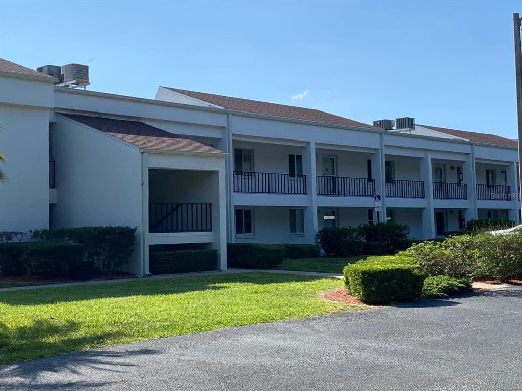 2060 MARILYN STREET UNIT 113 CLEARWATER, FL 33765