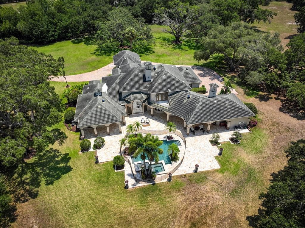 550 E EAST LAKE ROAD N