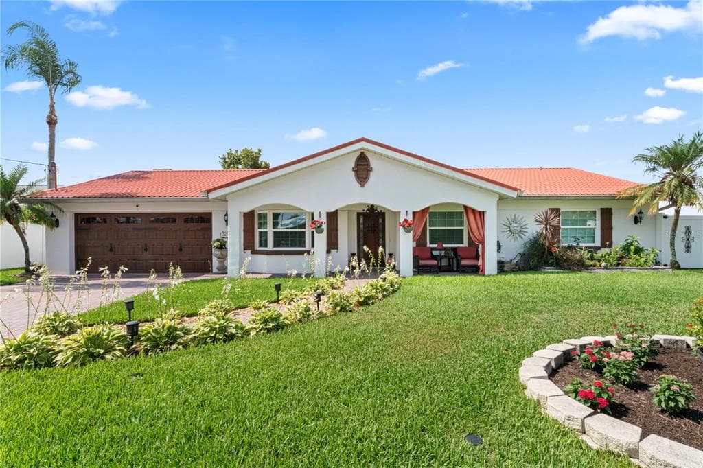 8720 BAY CREST LANE TAMPA, FL 33615