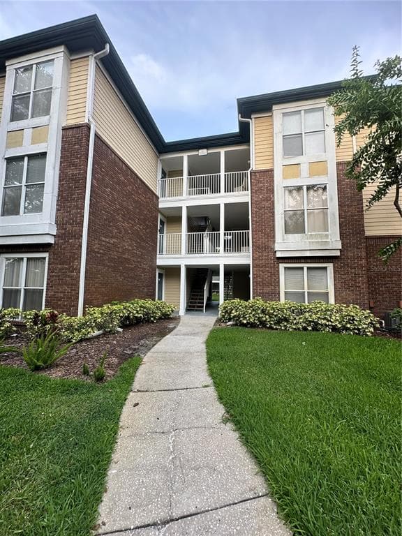 10020 STRAFFORD OAK COURT UNIT 911 TAMPA, FL 33624