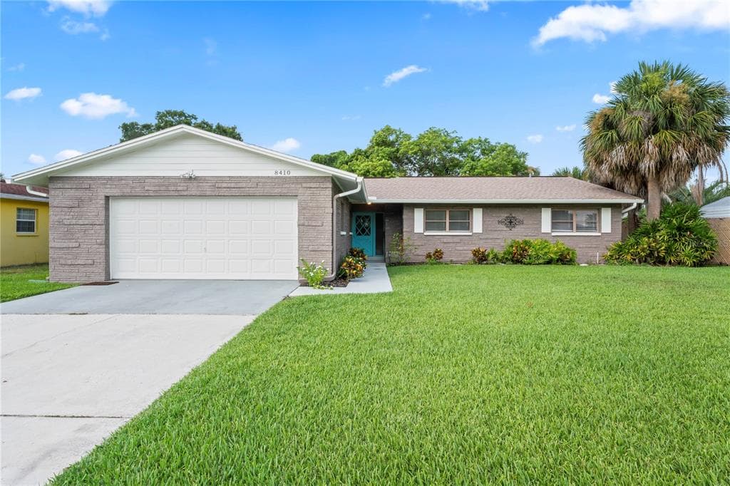 8410 FLAGSTONE DRIVE TAMPA, FL 33615