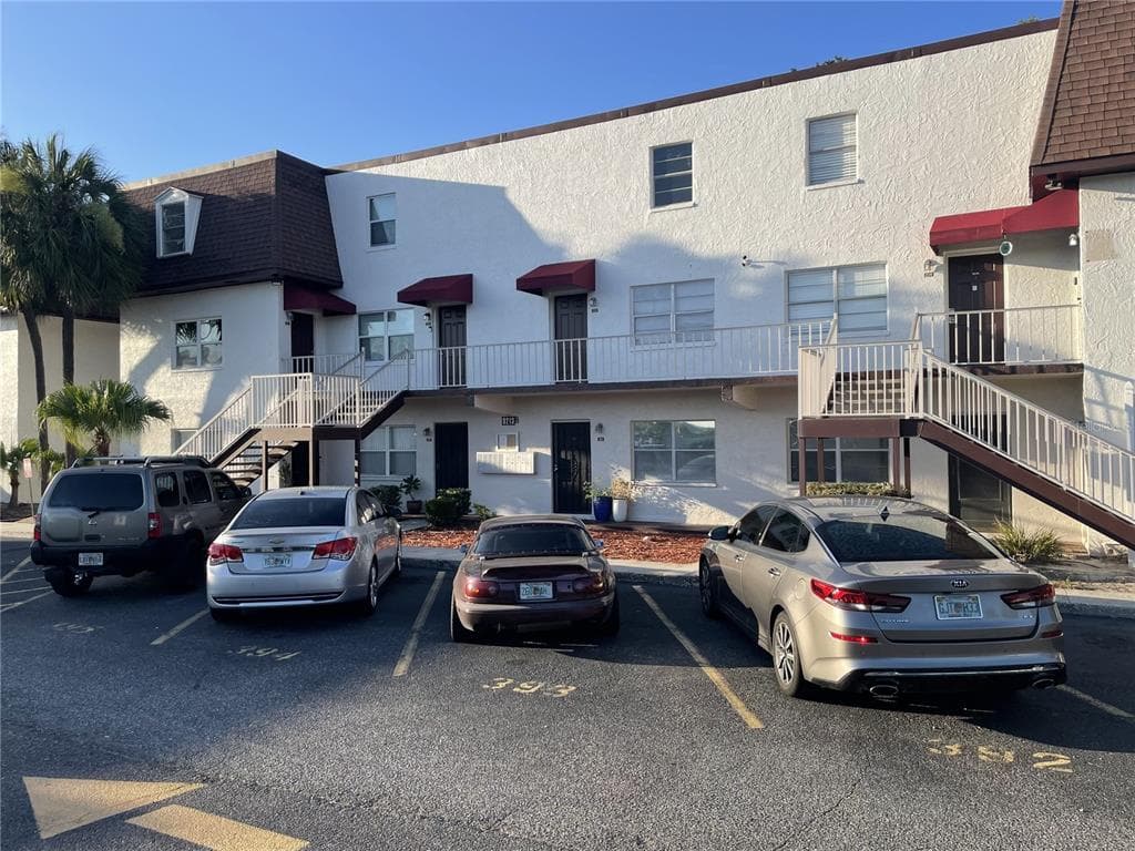 9213 TUDOR DRIVE UNIT B201 TAMPA, FL 33615