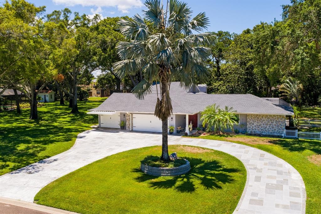 2191 PADDOCK CIRCLE DUNEDIN, FL 34698