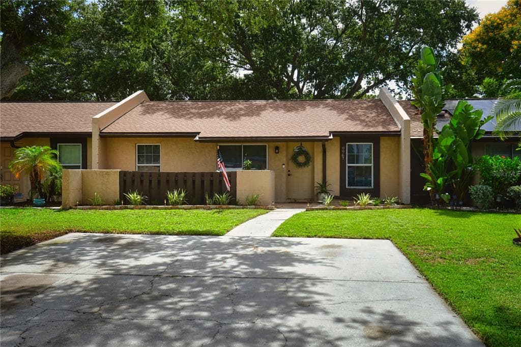 9967 88TH WAY SEMINOLE, FL 33777