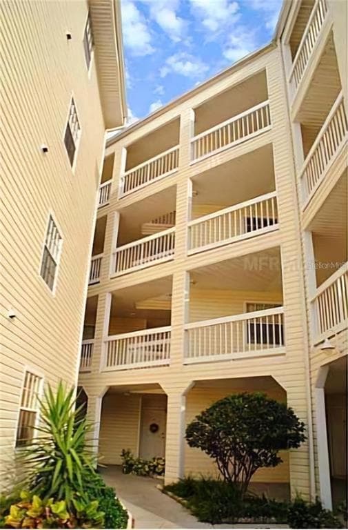 6817 STONESTHROW CIRCLE N UNIT 17205 ST PETERSBURG, FL 33710