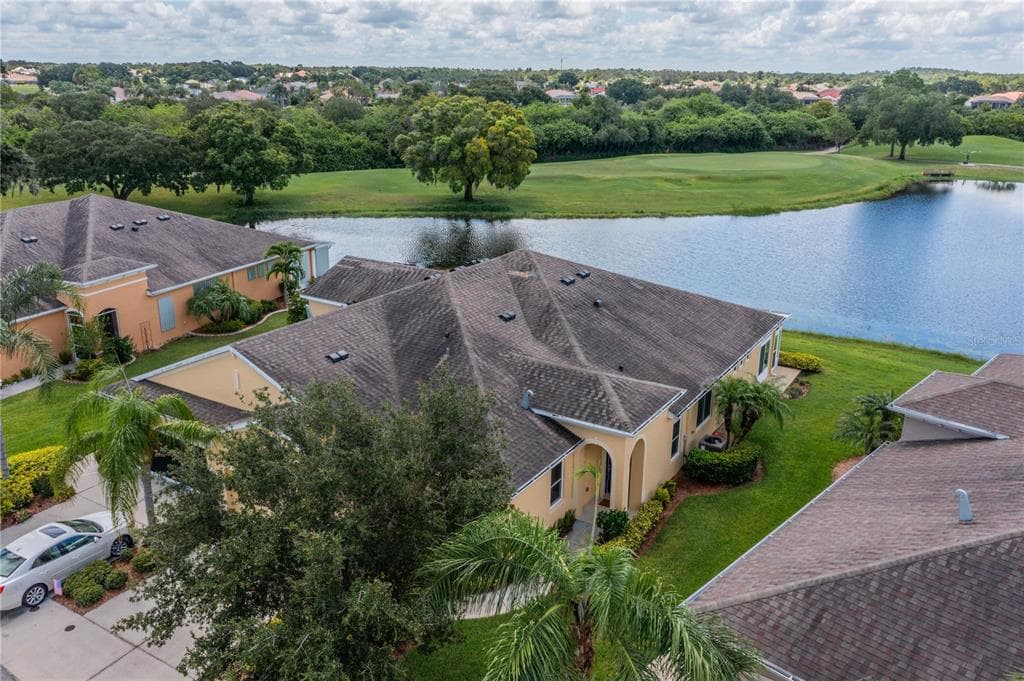 960 PEMBROKE POINT WAY UNIT 15 SUN CITY CENTER, FL 33573