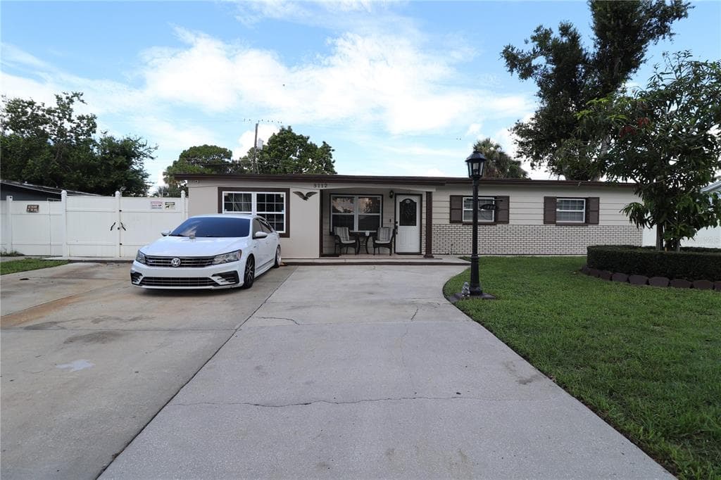 5112 GATEWAY DRIVE