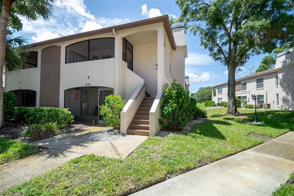2981 BONAVENTURE CIRCLE UNIT 201 PALM HARBOR, FL 34684