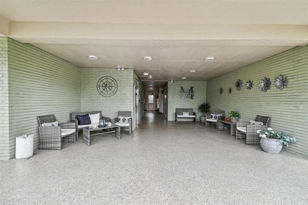 6080 80TH STREET N UNIT 401 ST PETERSBURG, FL 33709