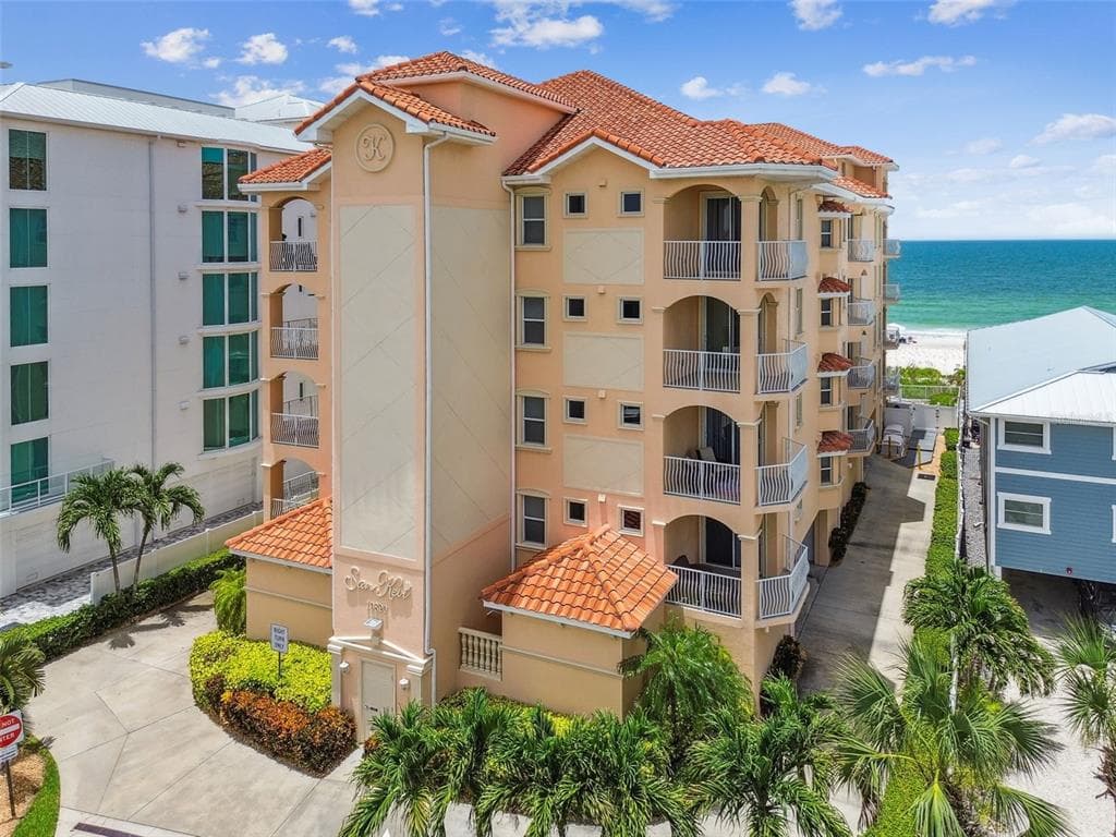 19820 GULF BLVD UNIT 401 INDIAN SHORES, FL 33785