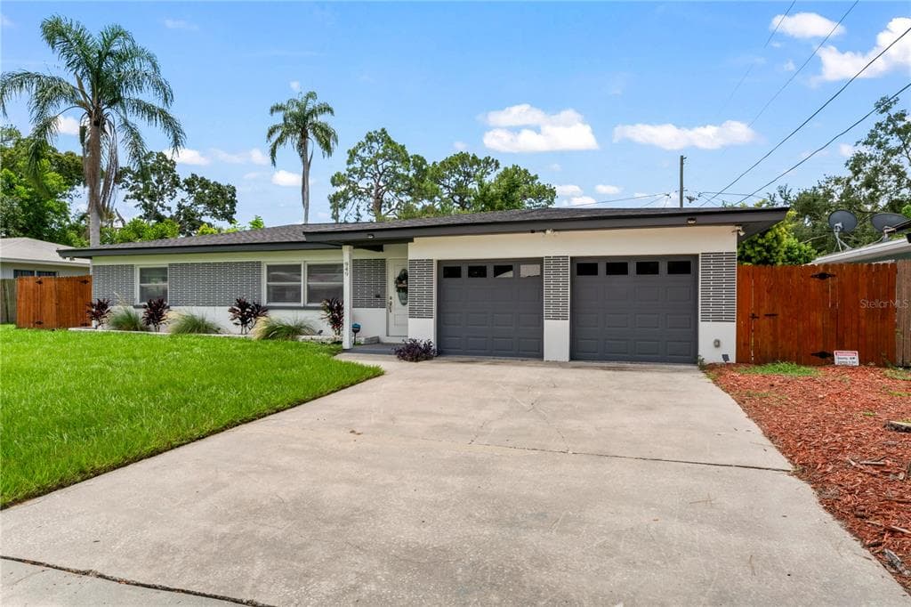 949 LAKE DRIVE