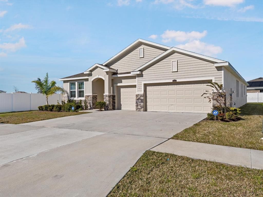 7009 STEER BLADE DRIVE ZEPHYRHILLS, FL 33541