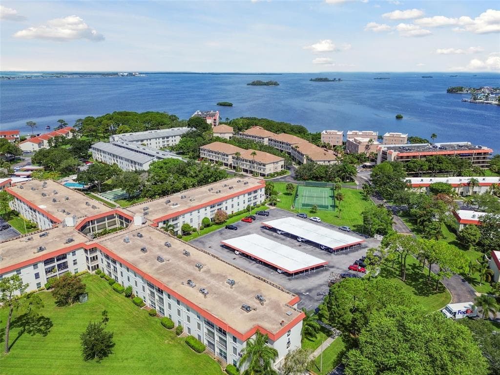 2700 BAYSHORE BOULEVARD UNIT 3308 DUNEDIN, FL 34698