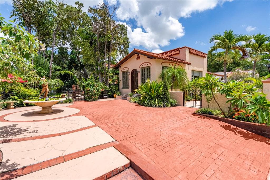 5221 DELETTE AVENUE S GULFPORT, FL 33707