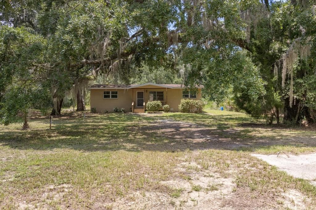 8668 N ELMTREE AVENUE