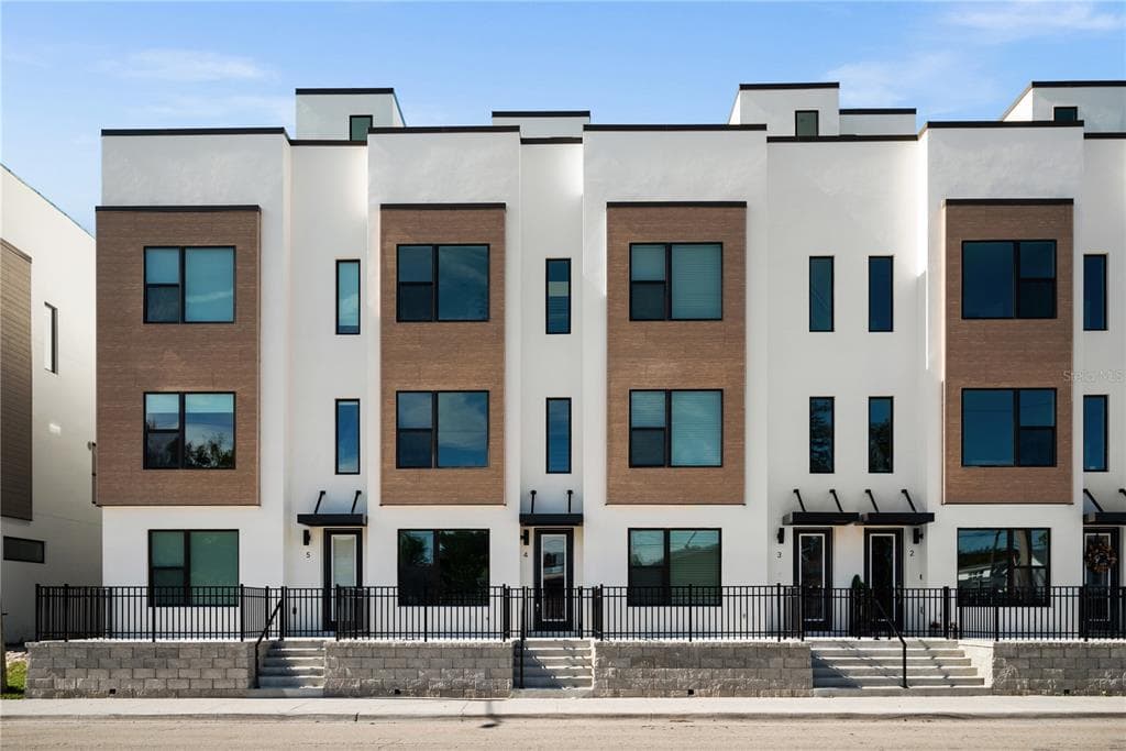 2506 W CLEVELAND STREET UNIT 19