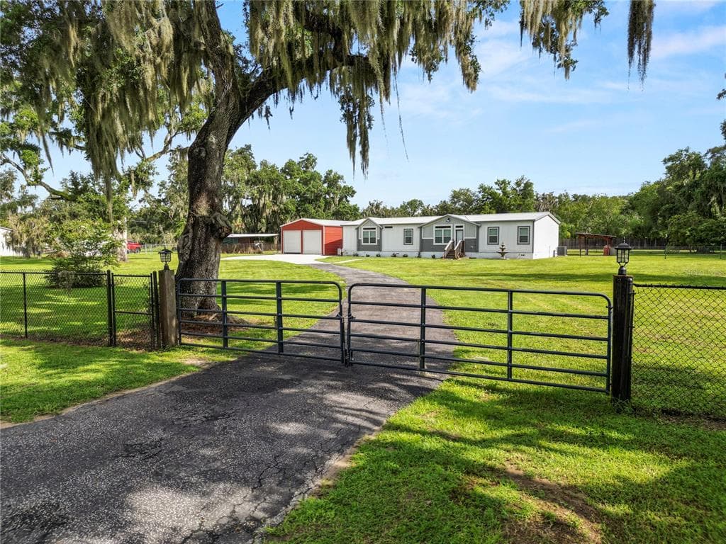 812 E KEYSVILLE ROAD PLANT CITY, FL 33567