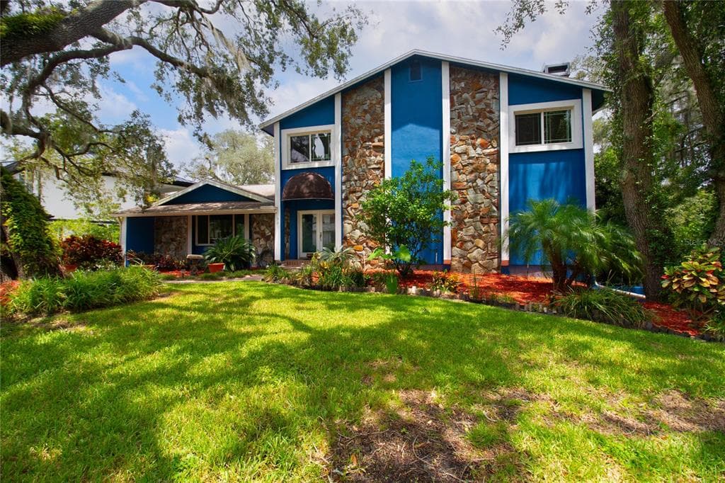 521 S RIVERHILLS DRIVE TEMPLE TERRACE, FL 33617