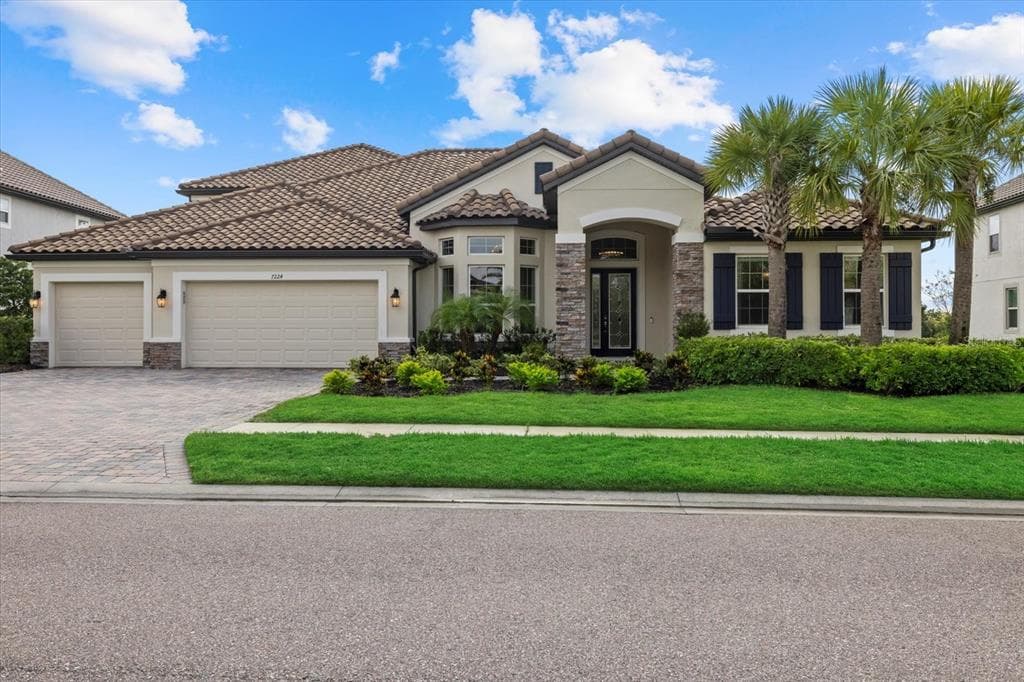 7224 GRAYBROOK DRIVE WESLEY CHAPEL, FL 33545