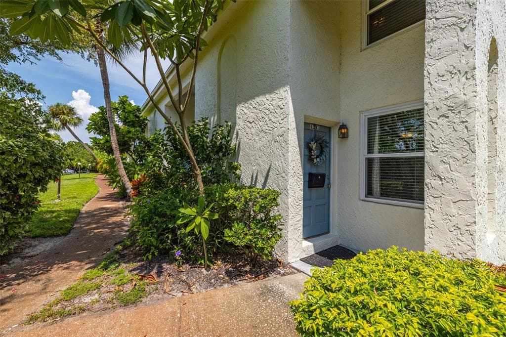4201 LA SORRENTO COURT TAMPA, FL 33611