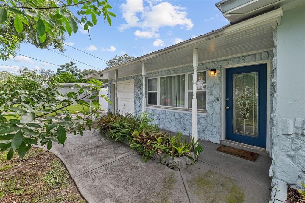 10224 N VALLE DRIVE TAMPA, FL 33612