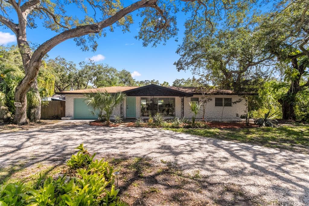 4986 WOODLAND DRIVE ST PETERSBURG, FL 33708