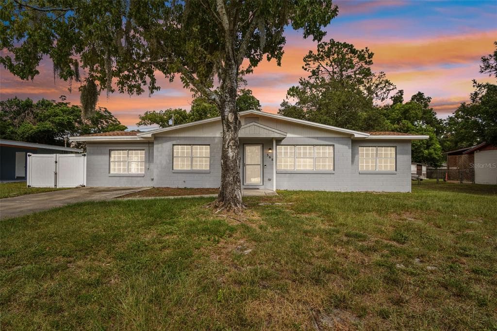 568 WISTERIA LAKE UMATILLA, FL 32784