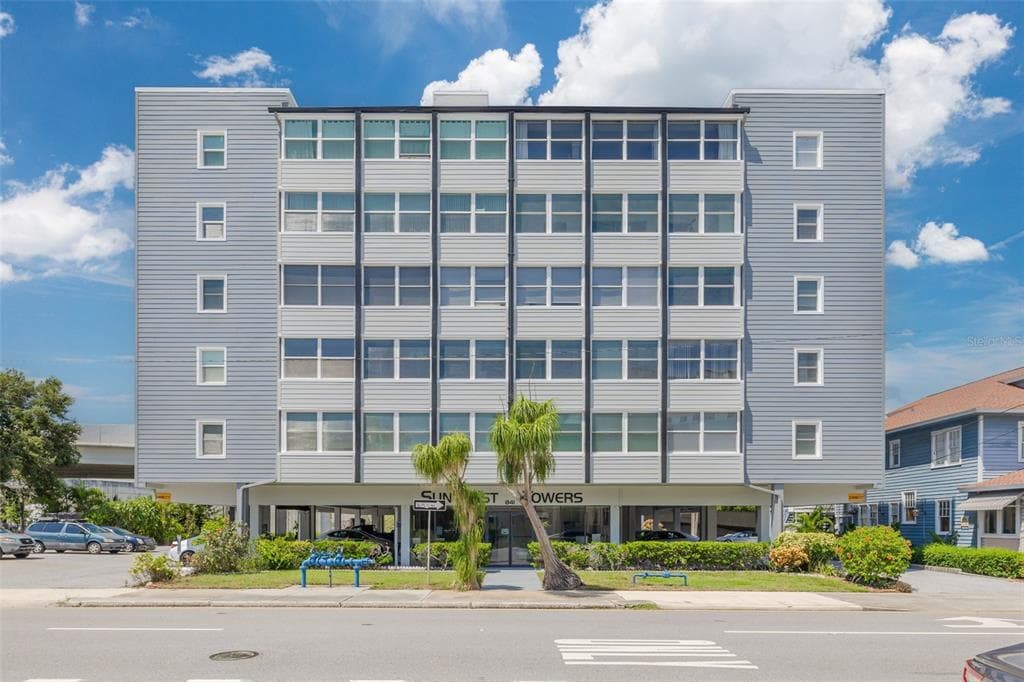 841 4TH AVENUE N UNIT 52 ST PETERSBURG, FL 33701