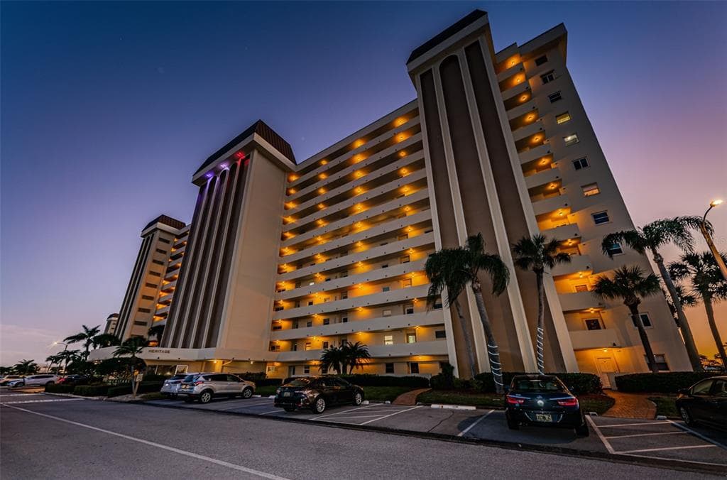 4575 COVE CIRCLE UNIT 806 ST PETERSBURG, FL 33708
